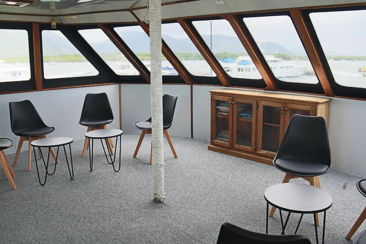 Boatel Cairns Hotel Botel