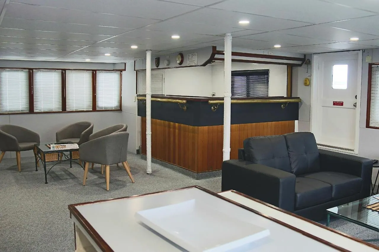 Boatel Cairns Hotel
