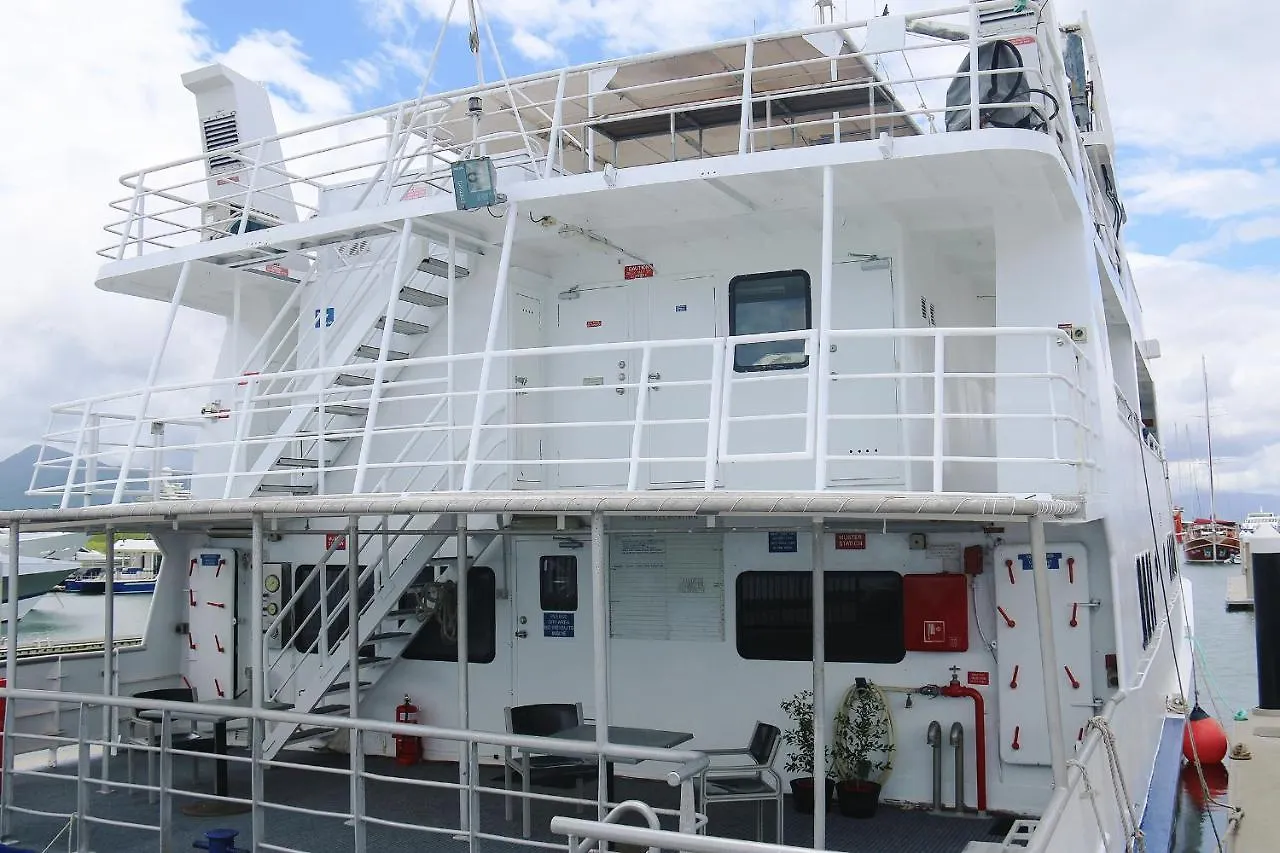 Botel Boatel Cairns Hotel