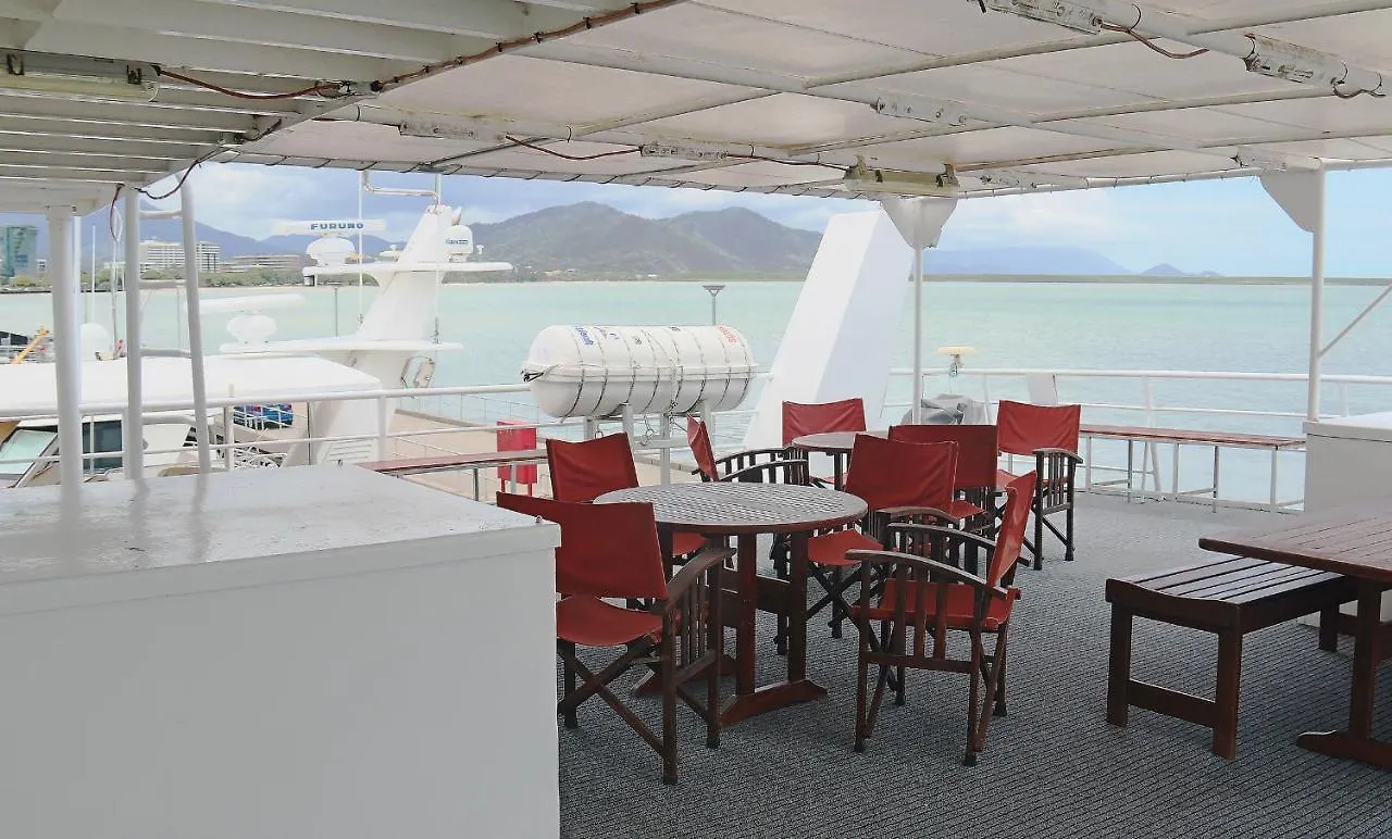 Botel Boatel Cairns Hotel