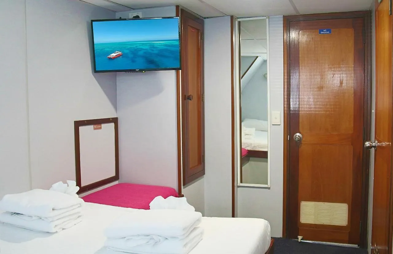 Botel Boatel Cairns Hotel